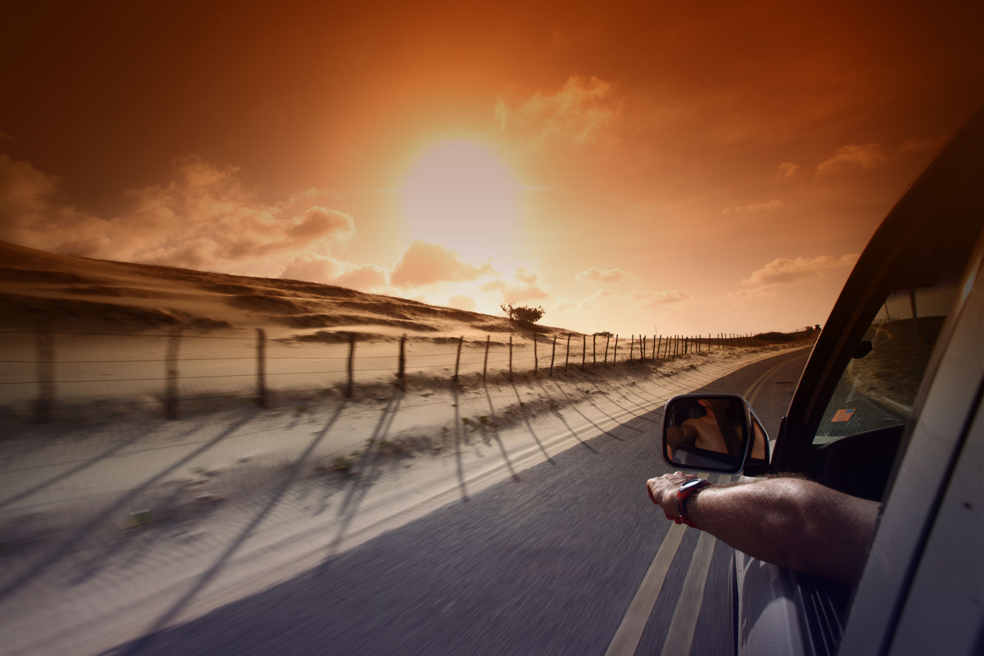 Машина на дороге. Есть дороги которые надо пройти в одиночку. Человеку который дорог. Что лучше всего есть в дороге. Что лучше всего есть в дороге.